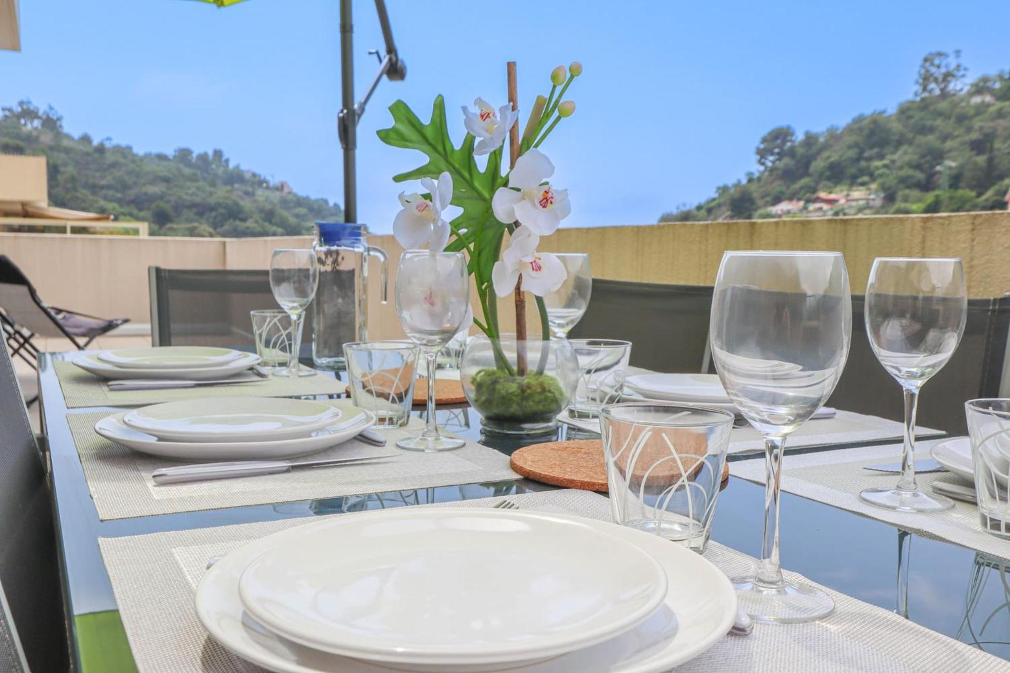 Spacieux Rooftop Parking, Terrasse Ensoleillee Menton Exterior photo
