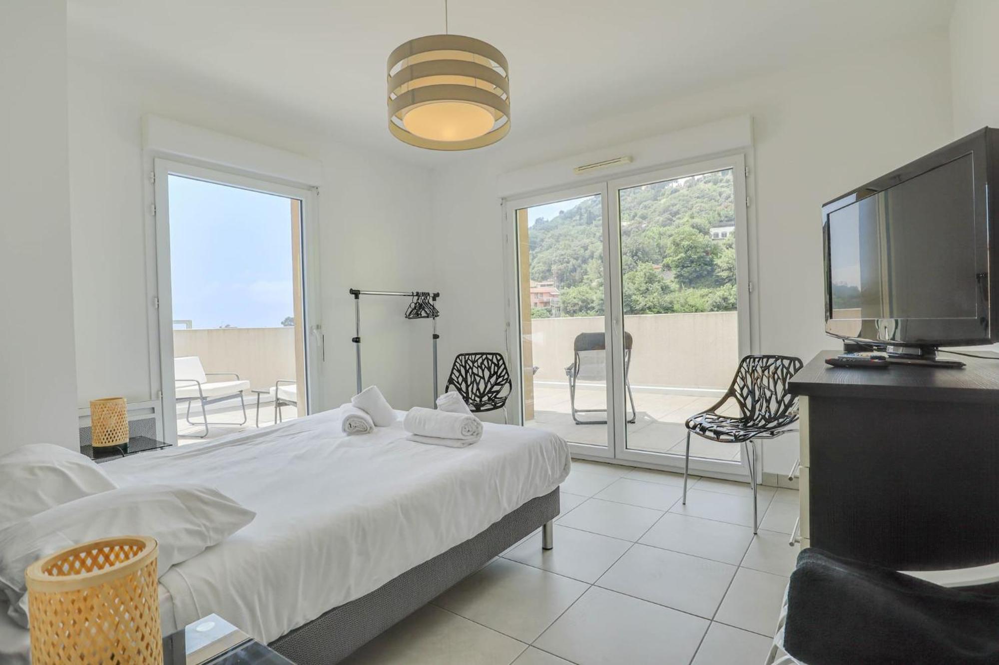 Spacieux Rooftop Parking, Terrasse Ensoleillee Menton Exterior photo