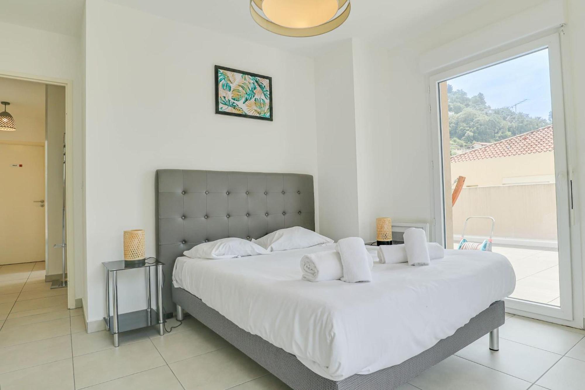 Spacieux Rooftop Parking, Terrasse Ensoleillee Menton Exterior photo